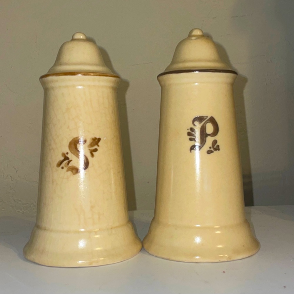 Pfaltzgraff “Village” salt/pepper Shakers